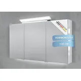 Intarbad Badezimmerspiegelschrank 3-türiger Spiegelschrank mit großflächiger MULTI LED Aufsatzleuchte (Doppelspiegeltüren, Holz-/ Lackdekore, Maße von 120 bis 140 cm wählbar, Höhe 70 cm, Glasfachböden, Magnetleiste & Kosmetikspiegel Ø 12 cm) dimmbar, Vormontierte Lieferung, 160 kg Traglast, Made in Germany weiß 130 cm x 70 cm x 13,5 cm