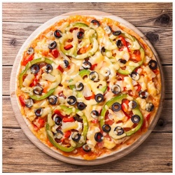 Wallario Glasbild, Italienische Pizza mit Peperoni, Oliven. Paprika und Käse, in verschiedenen Ausführungen gelb