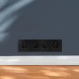 Navaris Aluminium Schuko Steckdose vierfach - mit Montagematerial - Design Schutzkontakt Einbau Wandsteckdose mit Rahmen aus Aluminium - in Schwarz