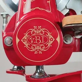 Berkel Volano B2 Schwungradmaschine in rot – Wunderschöne Aufschnittmaschine mit Standfuß + Fassholzbrett Unikat