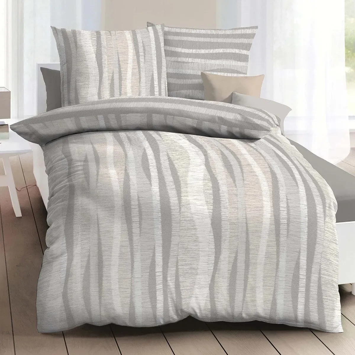 Kaeppel Mako-Satin Bettwäsche Curvy 240x220 cm + 2x 80x80 cm | silber - grau