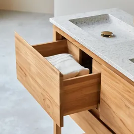 Tikamoon Edgar - Badezimmermöbel aus massivem Teakholz und Premium-Terrazzo Moon 120 cm