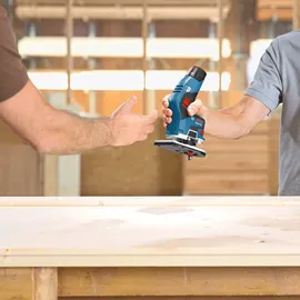 Bosch GKF 12V-8 12 V / 2x 2,0 Ah Akku + Ladegerät inkl. 2x Fräser in L-Boxx