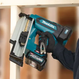 Makita Akku-Streifennagler BN002GZ 40V für Rundkopfnägel 50-90 mm