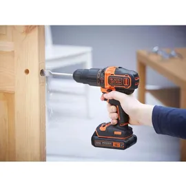 Black & Decker Akku-Schlagbohrschrauber BCKSB04 inkl. 2 x 1,5 Ah + Aufbewahrungsbox + 78-teiliges Zubehör-Set