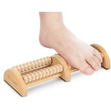 Navaris Fußmassageroller aus Holz - Fußmassagegerät - Gerät zur Fußmassage für beide Füße - Massage Roller für den Fuß - Massagegerät