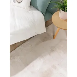 benuta basic - Kunstfell-Teppich, Beige 80x300 cm