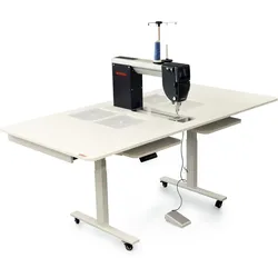 Bernina Q 16 mit höhenverstellbarem Tisch