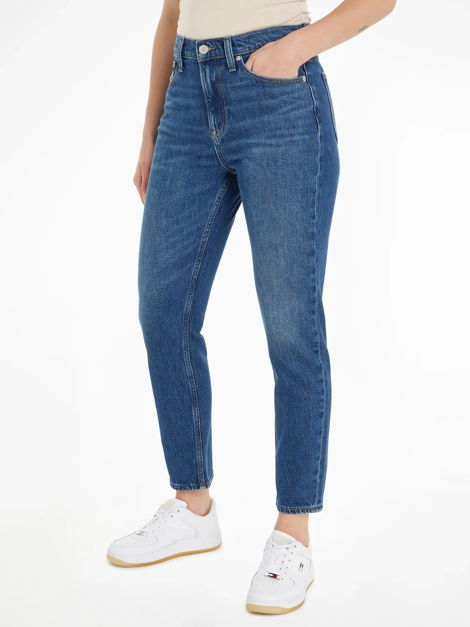 Tommy Jeans Slim-fit-Jeans »Tommy Jeans - Damenjeans IZZIE - High Waist - Slim Fit- Ankle«, Figurbetonte, knöchellange Jeans mit Tommy Jeans Logo-Badge TOMMY JEANS Denim Dark 27