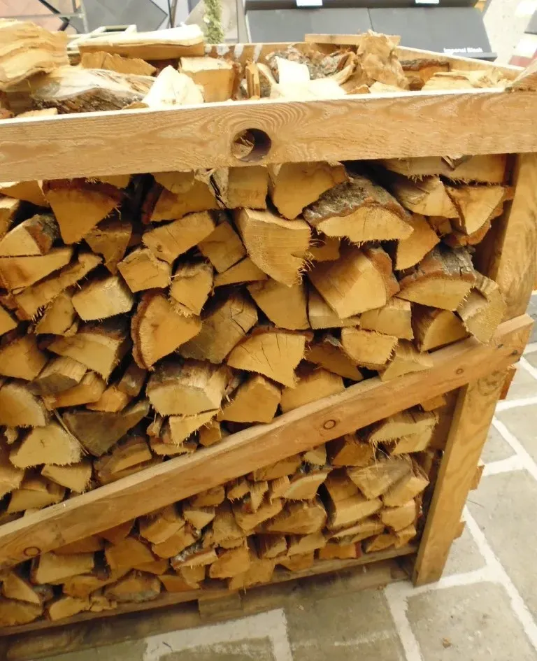 Getrocknetes Brennholz Eiche Brennholzpalette, lose 1,4 Kubikmeter, gestapelt 1,0 Kubikmeter Brennholz - Warentuin Mix