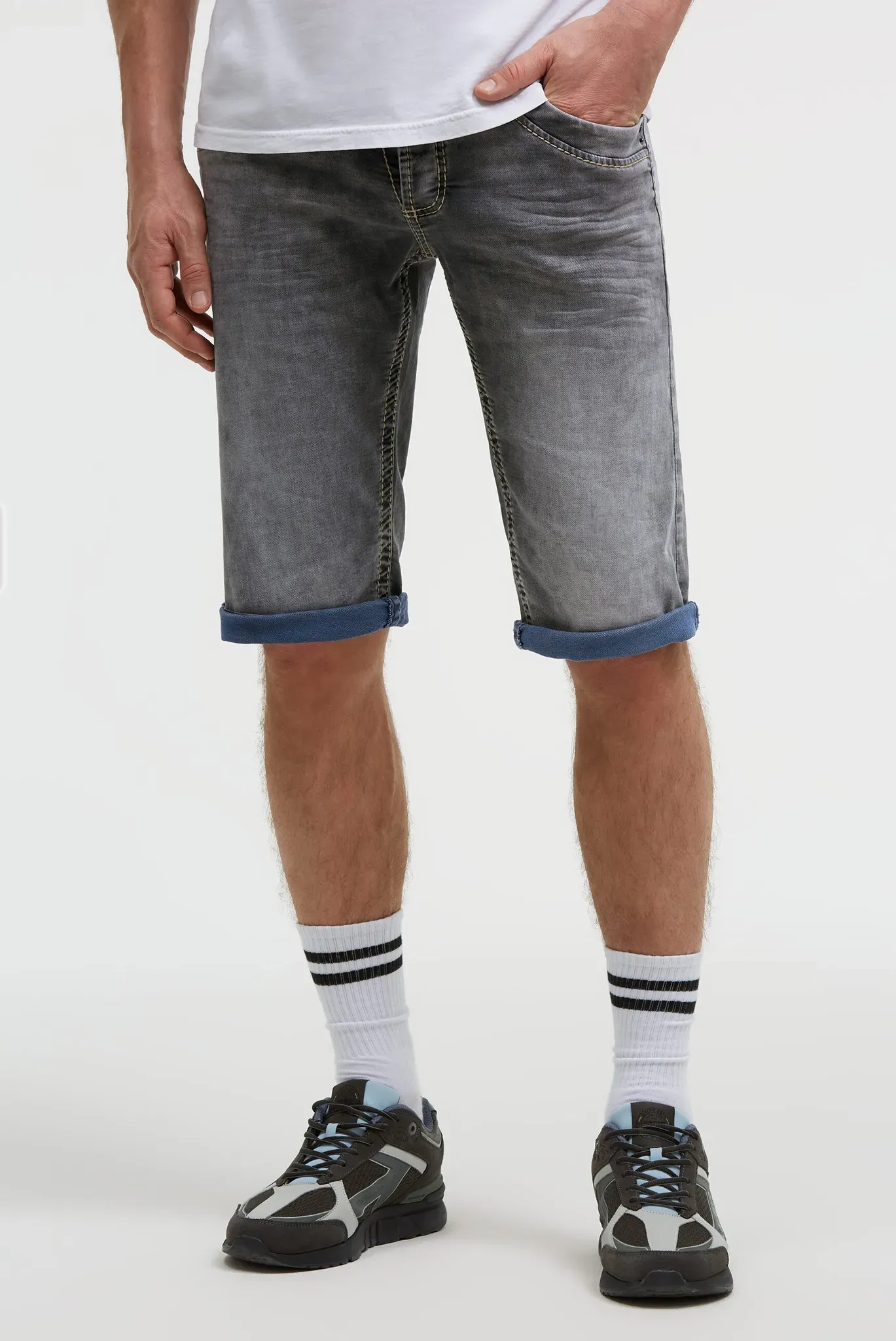 Jeansshorts CAMP DAVID, Herren, Gr. 40, Kurz, grau (blau grau jogg), Sweatware, Material: 68% Baumwolle, 16% Polyester, 14% Lyocell, 2% Elasthan, Zusatz: Enthält nichttextile Teile tierischen Ursprungs (Badge), unifarben, regular fit, Jeans Jeansshorts, mit normaler Leibhöhe