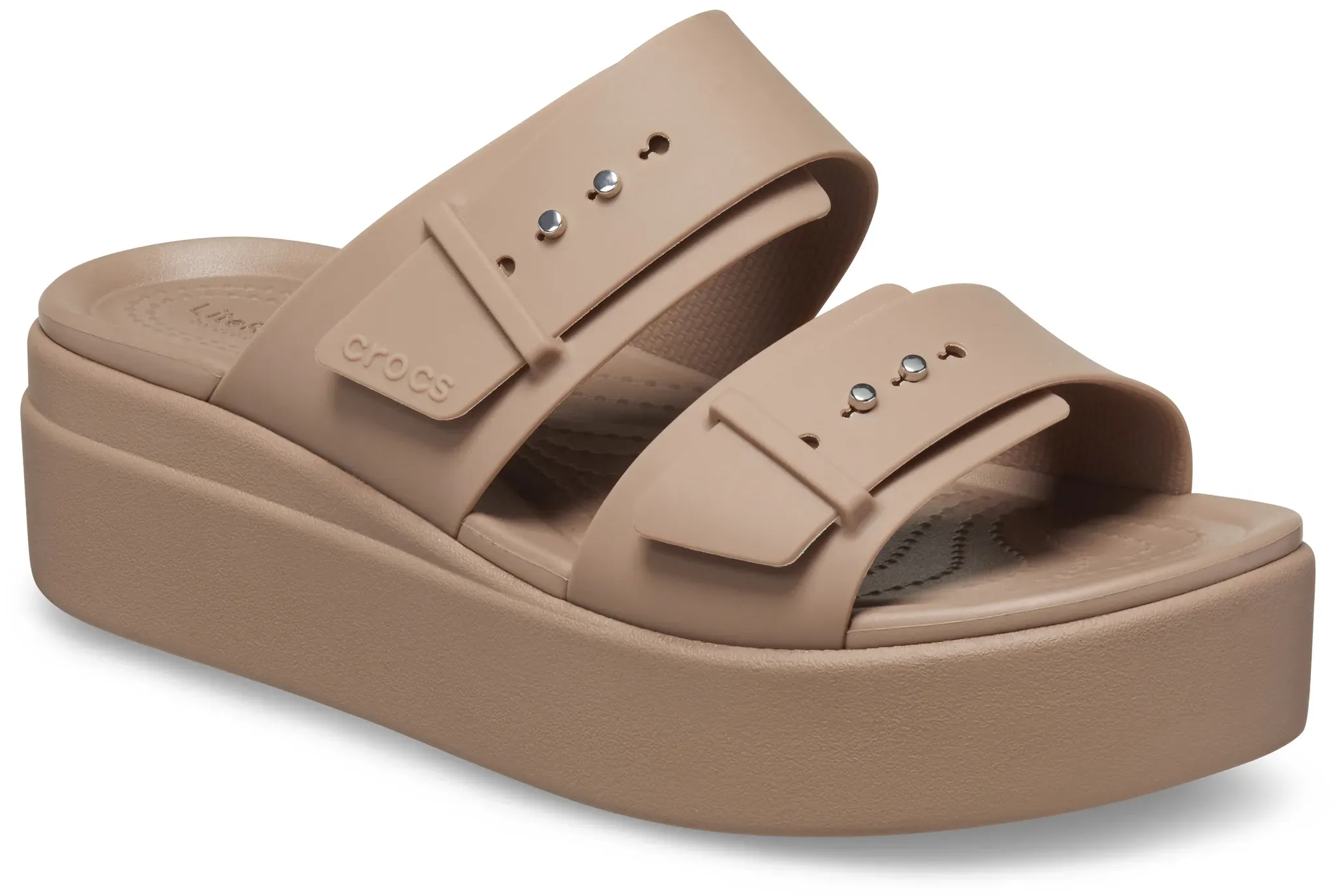 Pantolette CROCS "Brooklyn Low Wedge", Damen, Gr. 39, braun (latte), Croslite, modisch, Schuhe, Plateau, Sommerschuh, Schlappen mit Schnallenverschluss