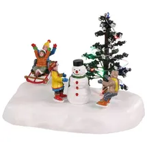 Lemax - Frolic in the Snow - Beleuchtetes Accessoire - Batteriefach - Weihnachtswelt