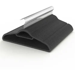 Intirilife Platzsparende Kleiderbügel 50x SAMT SCHWARZ aus Kunststoff mit Edelstahl Haken um 360 Grad drehbar und Krawattenhalter