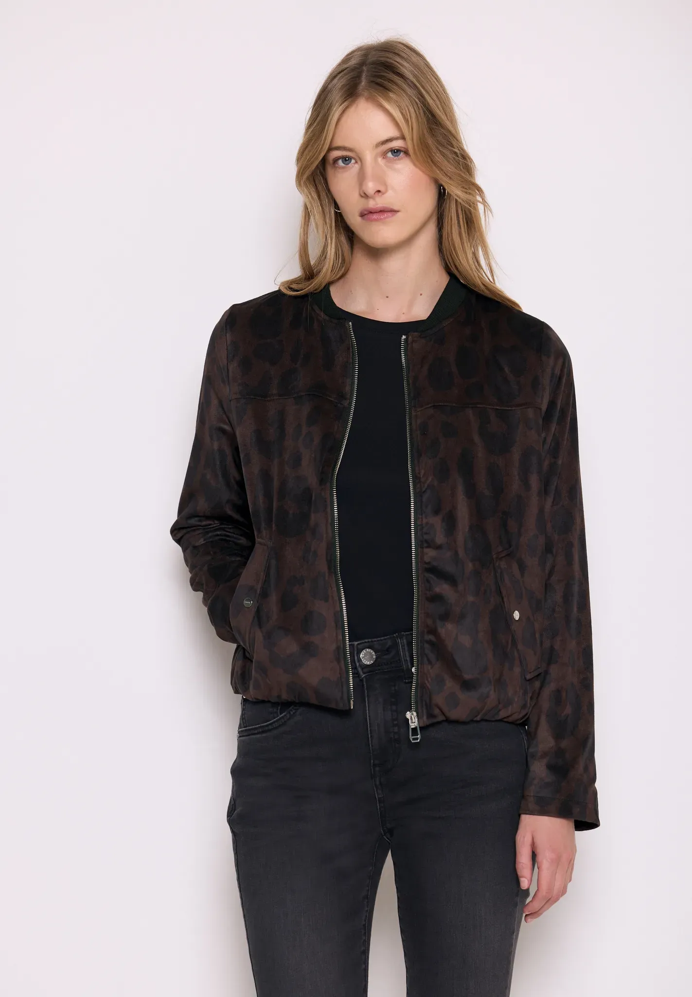 Blouson STREET ONE STUDIO, Damen, Gr. 46, braun (schwarz auburn braun), Stoff;Samt, Obermaterial: 90% Polyester, 10% Elasthan. Futter: 100% Polyester, normal normal, Rundhals, abgesteppt, Jacken Blouson, mit Elastiksaum