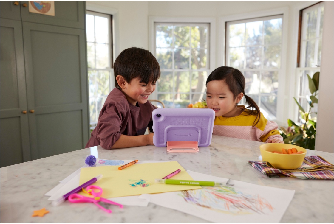 Amazon Fire HD 8 Kids-Tablet, 8-Zoll-HD-Display, 32GB 2022 für Kinder von 3 bis 7 Jahre, 2 Jahre Sorglos-Garantie, kindgerechte Hülle, Violett