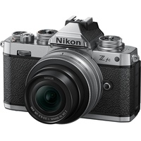Nikon Z fc + Nikkor Z DX 16-50 mm VR silber