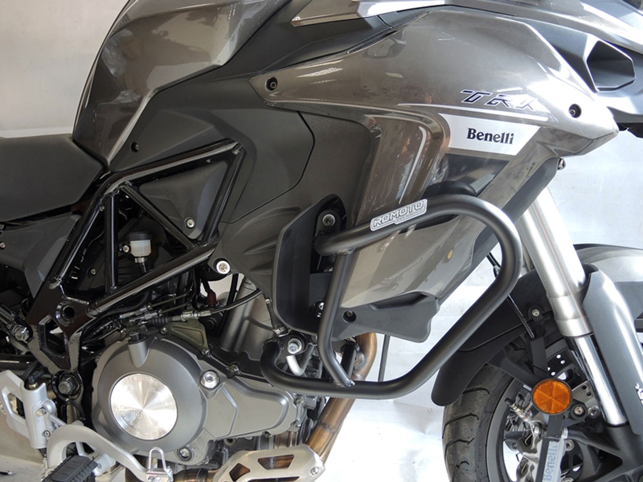 RD Moto Benelli TRK502, Protections du moteur - Noir