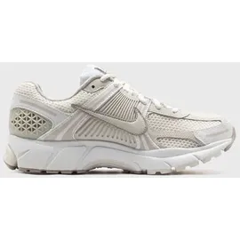 Nike WMNS ZOOM VOMERO 5 - - 38