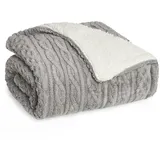 Blumtal Kuscheldecke 150x200 cm mit Zopfstrick-Optik - Oeko-TEX zertifizierte Mikrofaser Fleecedecke mit weicher Sherpa-Innenseite - Wohndecke 150x200 - waschbare Wohn- & Kuscheldecke Grau/Weiß