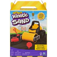 Kinetic Sand 6056481 Pave Play Construction Set with Vehicle Black, for Kids Aged 3 and Up Pavé-und Spiel-Bauset mit Fahrzeug und 227g schwarzem kinetischen Sand für Kinder ab 3 Jahren, 6059399