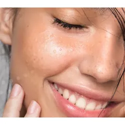 Gesichtsbehandlung - IS CLINICAL