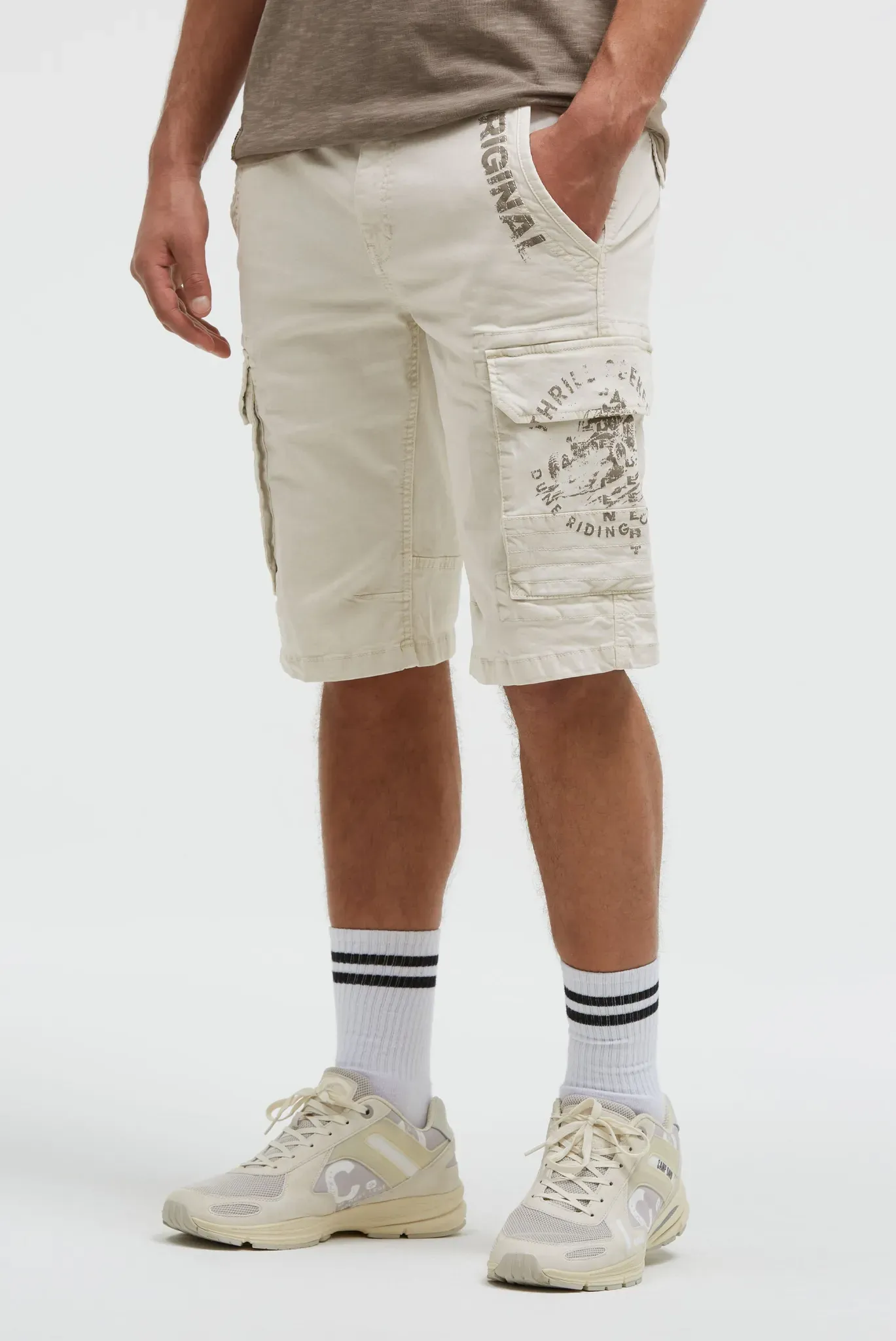 Shorts CAMP DAVID, Herren, Gr. XL, Normalgrößen, kitt, Twill, Material: 98% Baumwolle, 2% Elasthan, bedruckt, regular fit knielang, Hosen Shorts, mit Bindeband innen am Bund