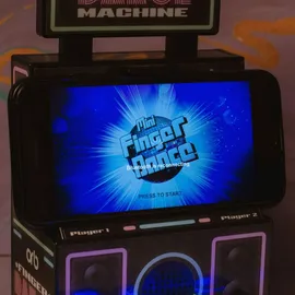 ThumbsUp! Retro Fingertanzmaschine
