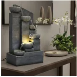 Arnusa Zimmerbrunnen Springbrunnen Kaskade mit LED Beleuchtung für Innen- & Außenbereich, 25 cm Breite, Gartendeko Wohnzimmerdeko Wasserspiel Steinoptik grau