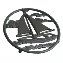 DRAGIMEX HANDELS AG Segelboot Topfuntersetzer aus Gusseisen - Segelschiff Unterleger