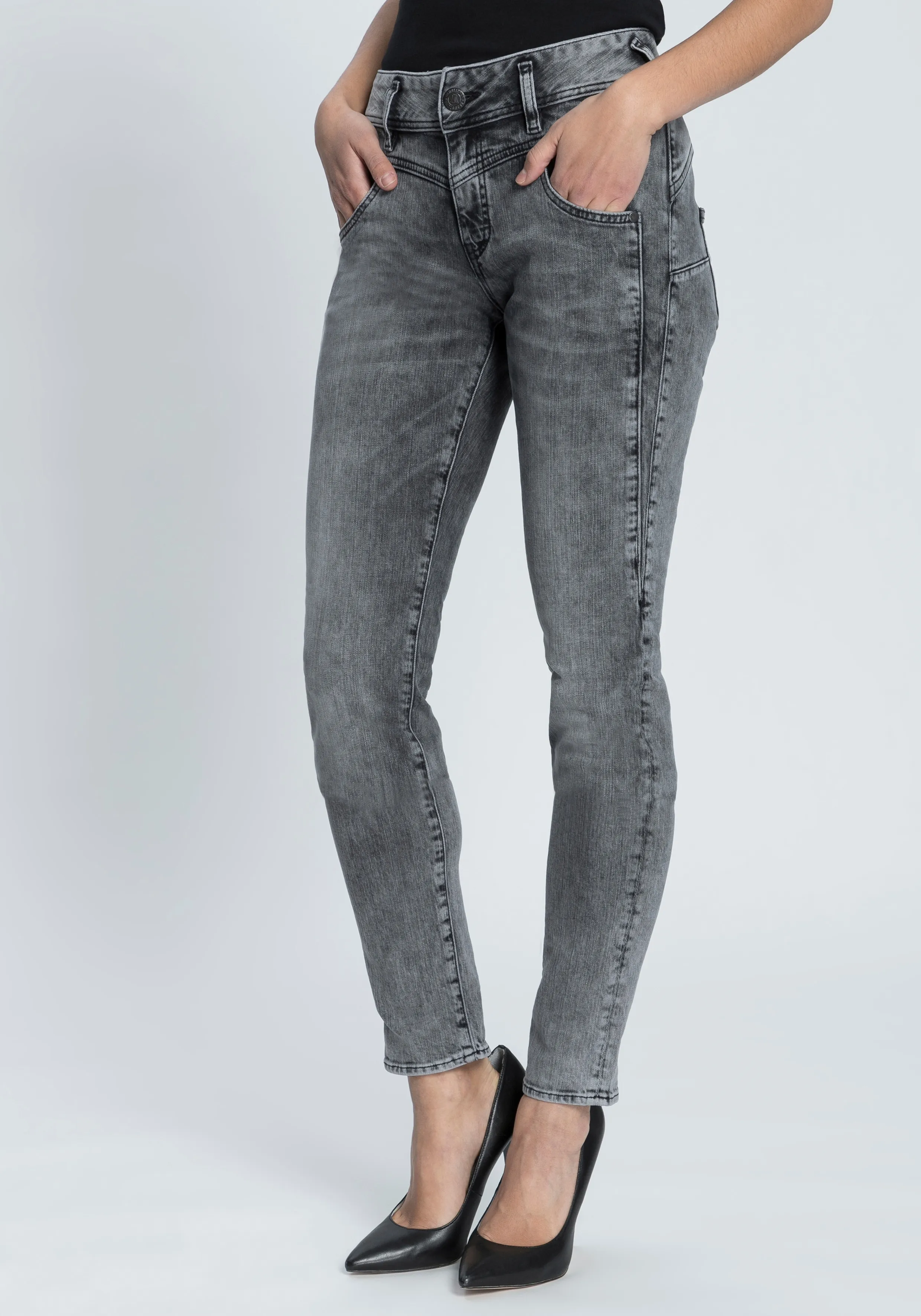 Slim-fit-Jeans HERRLICHER "COSY SLIM" Gr. 29, Länge 32, grau (silent 730) Damen Jeans Shaping-Wirkung durch eingearbeiteten Keileinsatz