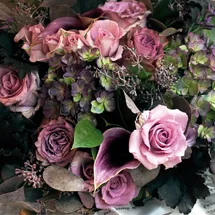 Ti-Flair 20 Stück - hochwertige Einweg Papierservietten Hochzeitsservietten Motivservietten Rosen auf schwarzem Hintergrund