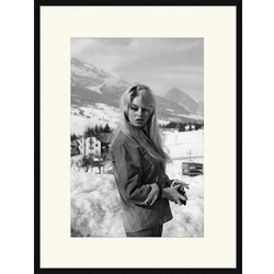 ANY IMAGE Digitaldruck »Brigitte Bardot, Winter«, Rahmen: Buchenholz, Schwarz