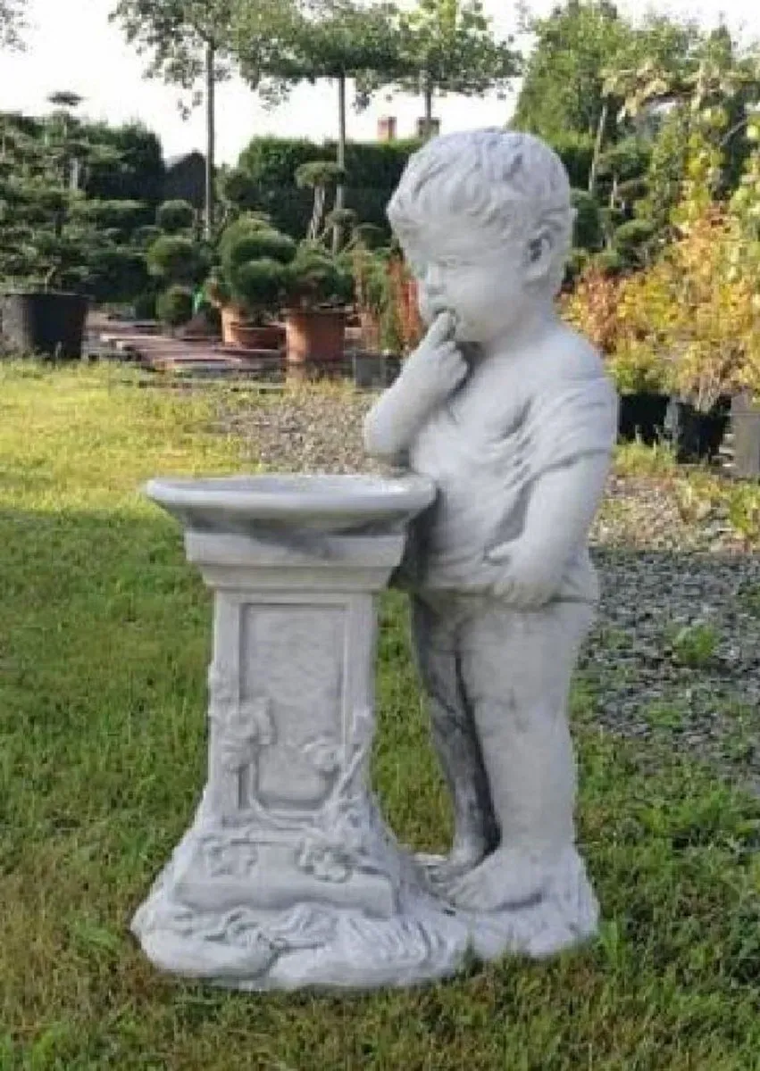 Casa Padrino Jugendstil Skulptur Junge mit Vogeltränke Grau H. 50 cm - Elegante Garten Deko Stein Figur - Barock & Jugendstil Garten Deko Accessoires