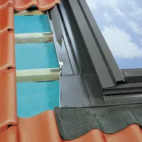 FAKRO ESW 94x 98 Eindeckrahmen für thermoisolierte Ausstiegsfenster, flache Eindeckung