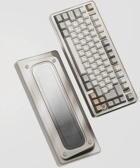 Ticktype EVO75 Custom Mechanische Tastatur (ISO-DE Layout) – Vollaluminium, Hot-Swappable, Leaf Spring Mount, VIA-kompatibel, Schnelldemontage, Creamy Rye Switches, 8000mAh, RGB - Anodized First Light