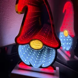 FHS International LED Wichtel Infinity Effekt Weihnachtsdekoration 6/18h Timer USB oder Batteriebetrieb - Rot