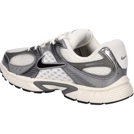 Nike V5 RNR Kinder Phantom/Pencil Point/Black 38,5