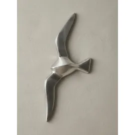 KADIMA DESIGN Wanddeko, Möwe aus poliertem Aluminium, 30cm Höhe, Wandbefestigung, silber. Metall, 30x13x3 cm mit Wandhalterung