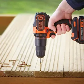 Black & Decker Akku-Schlagbohrschrauber BCKSB04 inkl. 2 x 1,5 Ah + Aufbewahrungsbox + 78-teiliges Zubehör-Set