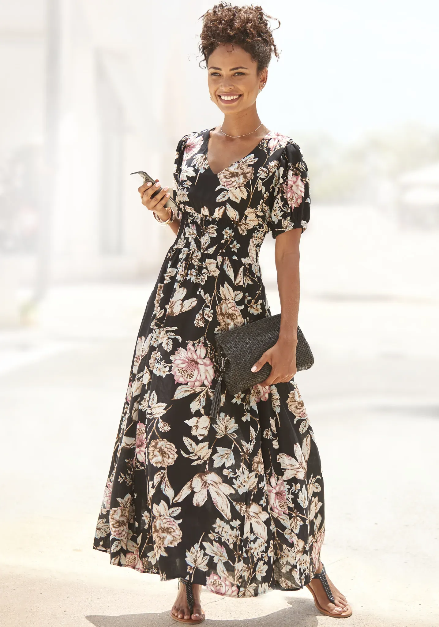 Maxikleid LASCANA Gr. 38, N-Gr, schwarz (schwarz bedruckt) Damen Kleider Strandkleider mit Blumendruck und leichten Puffärmeln, Sommerkleid, casual-elegant Bestseller