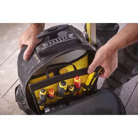 Stanley Essential Rucksack mit Teleskopgriff