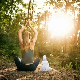 Relaxdays Buddha Figur, Polyresin, wetterfest & frostsicher, Gartendeko, HxBxT: 30x19,5x12 cm, weiß