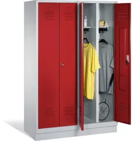 C+P Doppelspind Classic auf Sockel, 4 Abteile, H1800xB1190xT500mm Front Rubinrot Korpus Lichtgrau