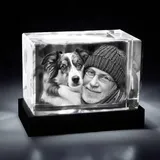 contento | 3D Glasfoto | Foto in Glablock gelasert | Hochwertiges Kristallfoto | Personalisiertes 3D Glas-Geschenk | (Glasblock, M Querformat (90x60x60mm) inkl. Sockel | bis 3 Personen/Tiere