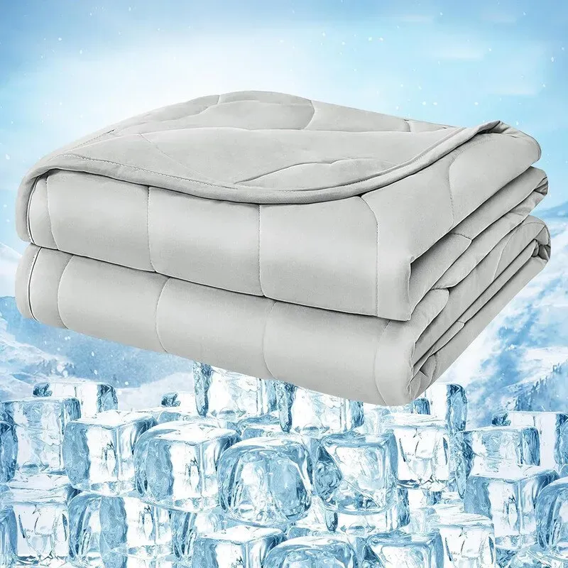 Laneetal Kühlende Decke Leichte Sommerdecke mit Arc-Chill Q-Max > 0.45 Kühlfasern Selbstkühlende Decke für Menschen, Sommerbettdecke für Schlafen, Wohnzimmerdecke Sofadecke Reisedecke Hellgrau 150x200 cm