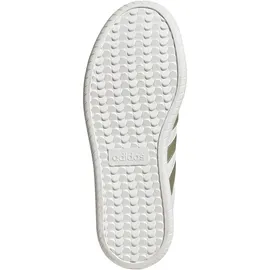 adidas Barreda Cloud White / Gold Metallic / Alumina 40