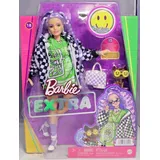 Barbie Extra in Jersey-Kleid & übergroßer Karierter Jacke
