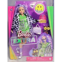 Barbie Extra in Jersey-Kleid & übergroßer Karierter Jacke