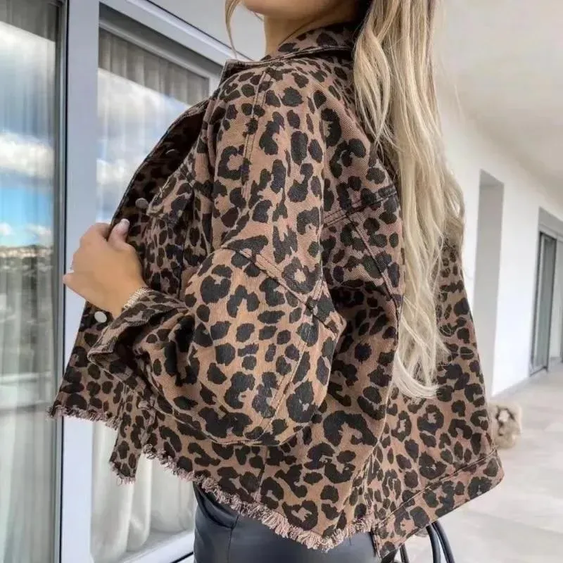 Modischer, trendiger Jeansmantel mit Leopardenmuster für Damen
